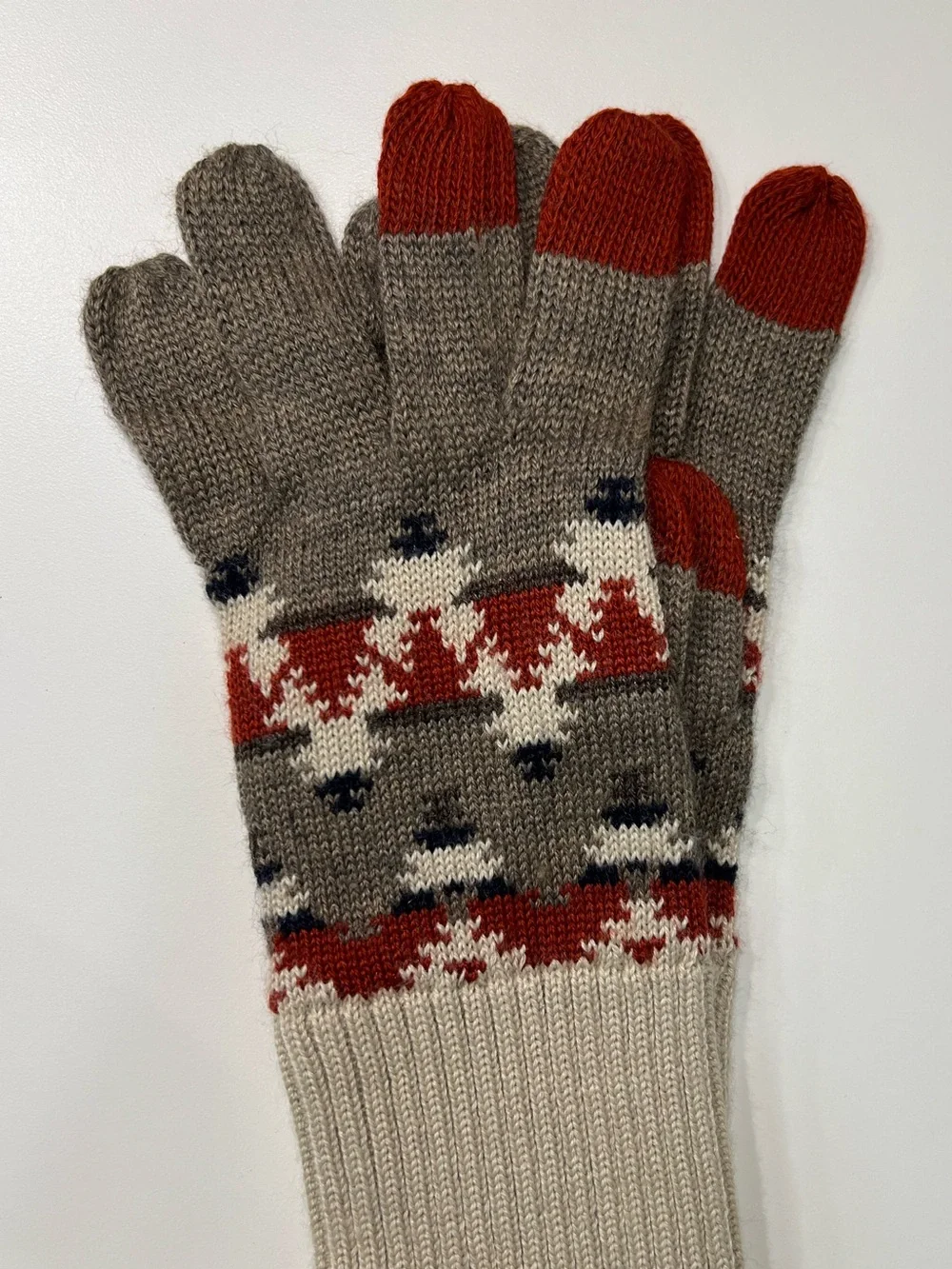 Pendleton Woolen Mills Gloves in Chief Joseph pattern